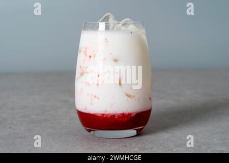 Plat coréen einstephener crème latte Matcha Latte Dolce Latte Dolce Latte thé vert pamplemousse myrtille passion fruits mangue thé citron yogourt Sm Banque D'Images