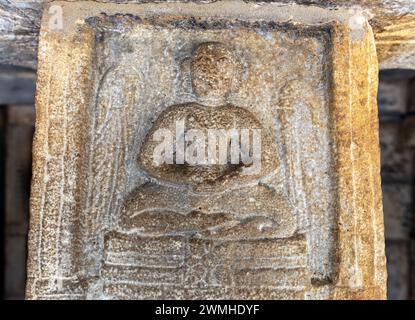 Sculptures dans l'ancien temple Jain dans le Sultan Bathery Wayanad Kerala Inde Banque D'Images