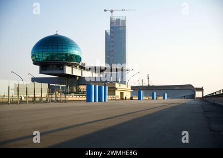 TURIN, ITALIE - 14 septembre 2019 : légendaire piste d'essai Fiat sur le toit de l'ancienne usine de voitures Fiat Lingotto à Turin, qui est maintenant utilisé comme un événement et Banque D'Images