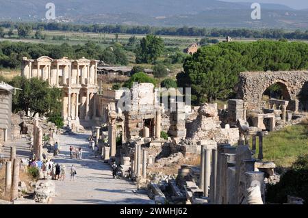 Rue Curetes et la bibliothèque de Celsus, Éphèse, Selcuk, Turquie Banque D'Images