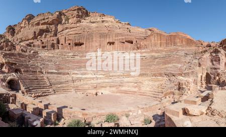 Le théâtre sculpté à Petra, en Jordanie Banque D'Images