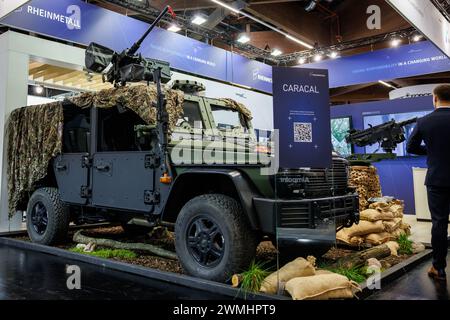 Nuremberg, Allemagne. 26 février 2024. Le véhicule aéroporté Caracal sera exposé sur le stand Rheinmetall au salon Enforcement TAC pour les technologies de sécurité. Le salon professionnel pour les membres des agences de sécurité et des forces armées aura lieu du 26 au 28 février 2024. Crédit : Daniel Karmann/dpa/Alamy Live News Banque D'Images