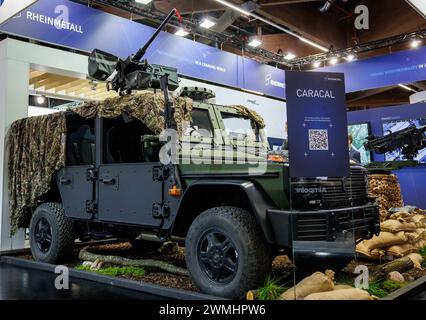 Nuremberg, Allemagne. 26 février 2024. Le véhicule aéroporté Caracal sera exposé sur le stand Rheinmetall au salon Enforcement TAC pour les technologies de sécurité. Le salon professionnel pour les membres des agences de sécurité et des forces armées aura lieu du 26 au 28 février 2024. Crédit : Daniel Karmann/dpa/Alamy Live News Banque D'Images