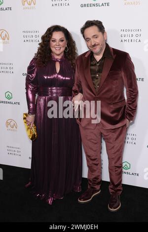 Hollywood, États-Unis. 25 février 2024. Melissa McCarthy et Ben Falcone assistent à la 35e cérémonie annuelle des Producers Guild Awards au Ray Dolby Ballroom le 25 février 2024 à Hollywood, en Californie. Photo : Crash/imageSPACE/SIPA USA crédit : SIPA USA/Alamy Live News Banque D'Images