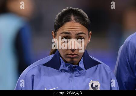 Decines Charpieu, France. 23 février 2024. Selma Bacha, de France, réagit alors qu'elle regarde pendant le match avant le match de l'UEFA Women's Nations League à l'OL Stadium, Lyon. Le crédit photo devrait se lire : Jonathan Moscrop/Sportimage crédit : Sportimage Ltd/Alamy Live News Banque D'Images