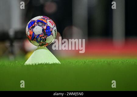 Utrecht, pays-Bas. 26 février 2024. UTRECHT, 26-02-2024, complexe sportif Zoudenbalch. Néerlandais KeukenKampioen Divisie saison de football 2022-2023. Ballon de secours avant le match Jong FC Utrecht - TOP Oss. Crédit : Pro Shots/Alamy Live News Banque D'Images