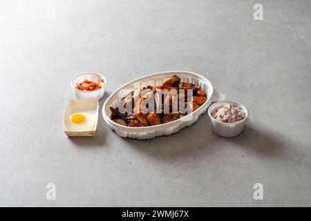 La poulet épicé braisé avec charbon Bulgogi boîte à lunch poulet braisé épicé Banque D'Images