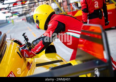 83 KUBICA Robert (pol), SHWARTZMAN Robert (isr), Ye Yifei (CHN), AF Corse, Ferrari 499P #83, arrêt au stand lors du Prologue du Championnat du monde FIA d'Endurance 2024, du 24 au 26 février 2024 sur le circuit international de Losail à Lusail, Qatar - photo Julien Delfosse / DPPI Banque D'Images