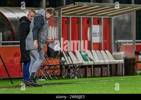 Utrecht, pays-Bas. 26 février 2024. UTRECHT, 26-02-2024, complexe sportif Zoudenbalch. Néerlandais KeukenKampioen Divisie saison de football 2022-2023. Redessiner les lignes pendant la mi-temps Jong FC Utrecht - TOP Oss. Crédit : Pro Shots/Alamy Live News Banque D'Images