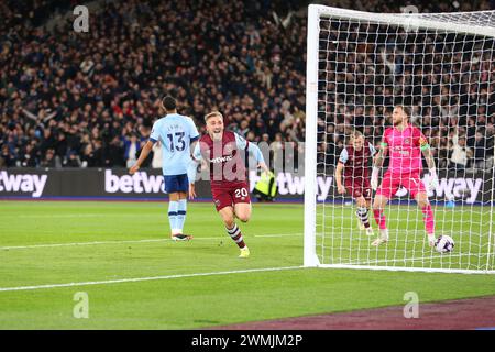 London Stadium, Londres, Royaume-Uni. 26 février 2024. Premier League Football, West Ham United contre Brentford ; Jarrod Bowen de West Ham United célèbre son but à la 7e minute pour 2-0. Crédit : action plus Sports/Alamy Live News Banque D'Images