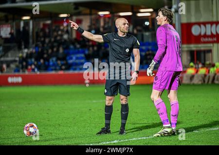 Utrecht, pays-Bas. 26 février 2024. UTRECHT, 26-02-2024, complexe sportif Zoudenbalch. Néerlandais KeukenKampioen Divisie saison de football 2022-2023. Arbitre Kevin met pendant le match Jong FC Utrecht - TOP Oss. Crédit : Pro Shots/Alamy Live News Banque D'Images