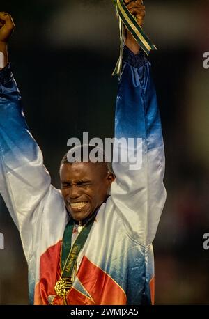 Carl Lewis (États-Unis) remporte la médaille d'or en saut en longueur aux Jeux olympiques d'été de 1996. Banque D'Images