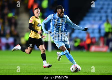 Coventry le lundi 26 février 2024. Kasey Palmer (45 Coventry City) se lance lors du match de cinquième tour de FA Cup entre Coventry City et Maidstone United à la Coventry Building Society Arena, Coventry, le lundi 26 février 2024. (Photo : Kevin Hodgson | mi News) crédit : MI News & Sport /Alamy Live News Banque D'Images