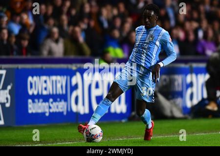 Coventry le lundi 26 février 2024. Fabio Tavares (30 Coventry City) contrôle le ballon lors du match de cinquième tour de la FA Cup entre Coventry City et Maidstone United à la Coventry Building Society Arena, Coventry, le lundi 26 février 2024. (Photo : Kevin Hodgson | mi News) crédit : MI News & Sport /Alamy Live News Banque D'Images