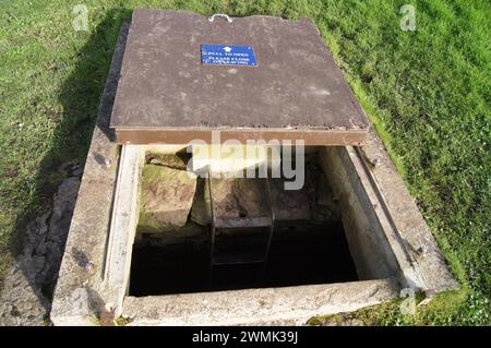 Entrée au Wideford Hill Neolithic Chambered Cairn vers 3000 av. J.-C. sur le continent des îles Orcades, Écosse, Royaume-Uni Banque D'Images