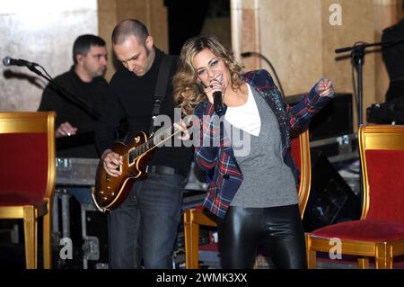 Milan Italie 24/11/2008 : Irene grandi, chanteuse italienne, concert live pour la présentation du nouvel album 'Canzoni per natale' Banque D'Images