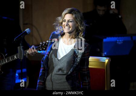 Milan Italie 24/11/2008 : Irene grandi, chanteuse italienne, concert live pour la présentation du nouvel album 'Canzoni per natale' Banque D'Images