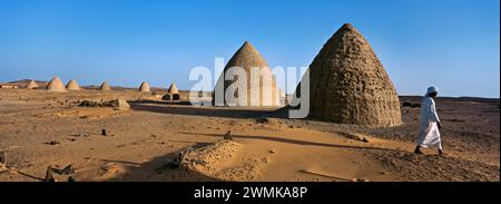 Ruines et tombes dans le désert du Soudan, tombeau du roi nubien de la 25ème dynastie. El-Kurru était l'un des cimetières royaux utilisés par le roi nubien... Banque D'Images