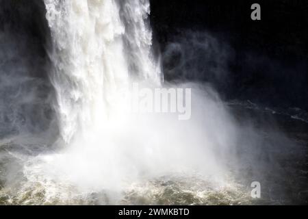 Vue rapprochée de l'eau jaillissante des chutes de Palouse dans le parc national de Palouse Falls ; Washington, États-Unis d'Amérique Banque D'Images