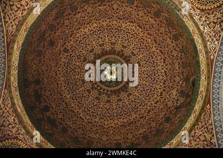 Mosaïque ornée dans une coupole dans le palais de Topkapi ; Istanbul, Turquie Banque D'Images