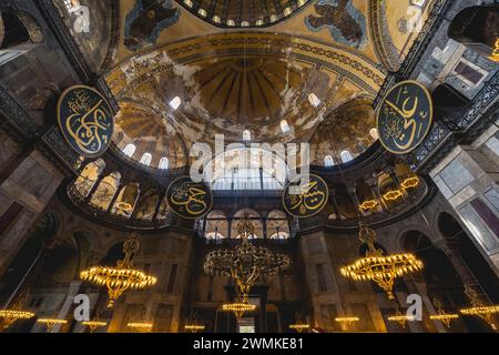 Intérieur de la Grande Mosquée Sainte-Sophie ; Istanbul, Turquie Banque D'Images