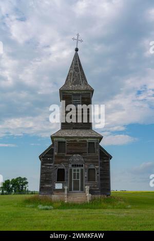 Église Christ Lutheran abandonnée en Saskatchewan rurale ; Francis, Saskatchewan, Canada Banque D'Images