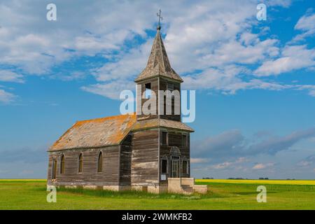 Église Christ Lutheran abandonnée en Saskatchewan rurale ; Francis, Saskatchewan, Canada Banque D'Images