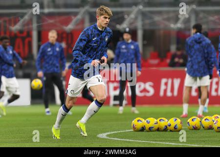 Milan, Italie. 25 février 2024. Italie, Milan, février 25 2024 : Charles de Ketelaere (Atalanta) tente quelques tirs pendant l'échauffement sur le match de football AC Milan vs Atalanta BC, jour26 Serie A 2023-2024 San Siro Stadium (crédit image : © Fabrizio Andrea Bertani/Pacific Press via ZUMA Press Wire) USAGE ÉDITORIAL SEULEMENT! Non destiné à UN USAGE commercial ! Banque D'Images