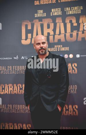 Naples, Italie. 26 février 2024. Le réalisateur et acteur italien Marco D'amore lors de la photocall du film Caracas au Space Cinema de Naples (photo de Paola Visone/Pacific Press) crédit : Pacific Press Media production Corp./Alamy Live News Banque D'Images