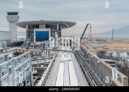 Port Island Line, Port Liner, un système ferroviaire de transit automatisé urbain à Kobe, Japon reliant l'aéroport de Kobe à la gare de Sannomiya le 15 février Banque D'Images