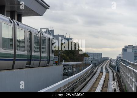 Port Island Line, Port Liner, un système ferroviaire de transit automatisé urbain à Kobe, Japon reliant l'aéroport de Kobe à la gare de Sannomiya le 15 février Banque D'Images
