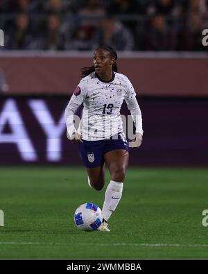 Carson, Californie, États-Unis. 26 février 2024. Le défenseur américain CRYSTAL DUNN (19 ans) dribble avec la balle lors d'un match de la phase de groupes de la CONCACAF W Gold Cup entre les États-Unis et le Mexique au Dignity Health Sports Park à Carson, en Californie. (Crédit image : © Brenton Tse/ZUMA Press Wire) USAGE ÉDITORIAL SEULEMENT! Non destiné à UN USAGE commercial ! Crédit : ZUMA Press, Inc/Alamy Live News Banque D'Images