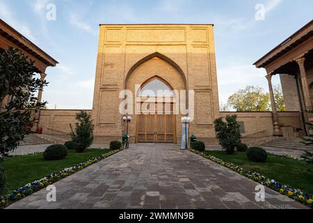 Vue de la Mosquée Hazrati Imam et MuYi Muborak Madrasah Moyie Mubarek Bibliothèque Musée à Tachkent, Ouzbékistan. Le complexe architectural Hazrati Imam est Banque D'Images