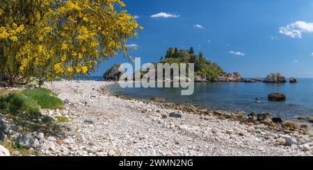 Taormina - la belle petite île Isola Bella - Sicile Banque D'Images