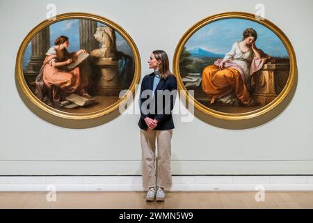 Londres, Royaume-Uni. 27 février 2024. Design et composition, les deux 1780 - Angelica Kauffman une nouvelle exposition à la Royal Academy of Arts, Londres, qui se déroule du 1er mars 2024 au 30 juin 2024. Elle a été l'une des artistes les plus célèbres du XVIIIe siècle et un membre fondateur de la Royal Academy.L'utilisation d'images doit mentionner cette exposition. Crédit : Guy Bell/Alamy Live News Banque D'Images