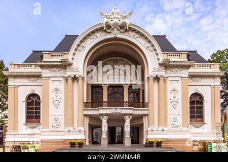 Façade de l'opéra historique de Saigon (le théâtre municipal de Ho Chi Minh ville) dans la rue Dong Khoi, Ho Chi Minh ville, Vietnam. Banque D'Images