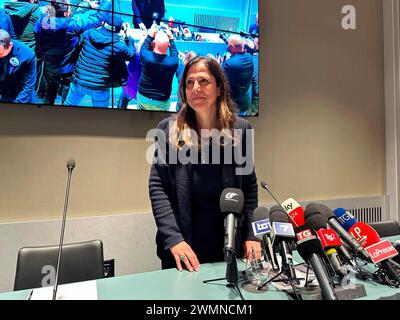 Cagliari, Italie. 27 février 2024. LaPresse 27/02/2024 Cagliari, Italia Politica Todde vince in Sardegna, l'abbraccio con conte Nella foto : Alessandra Todde crédit : LaPresse/Alamy Live News Banque D'Images