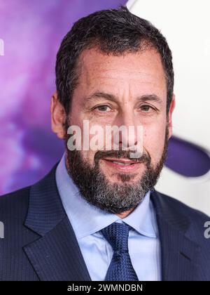 Hollywood, États-Unis. 26 février 2024. HOLLYWOOD, LOS ANGELES, CALIFORNIE, États-Unis - FÉVRIER 26 : Adam Sandler arrive à la projection spéciale de Los Angeles de 'Spaceman' de Netflix qui a eu lieu au Théâtre égyptien Hollywood le 26 février 2024 à Hollywood, Los Angeles, Californie, États-Unis. (Photo de Xavier Collin/image Press Agency) crédit : image Press Agency/Alamy Live News Banque D'Images