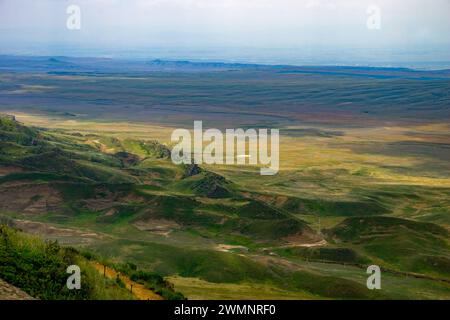 Beau paysage accidenté vu du monastère Davit Gareja, Géorgie, Banque D'Images