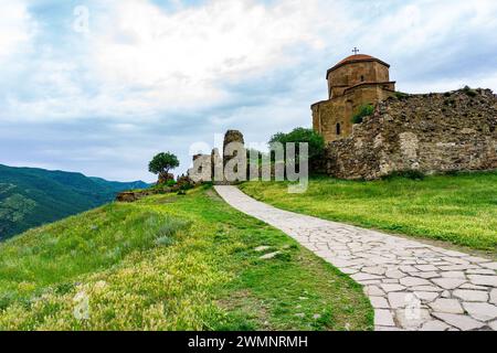 Le monastère de Jvari est un monastère orthodoxe géorgien du vie siècle près de Mtskheta, dans l'est de la Géorgie. Banque D'Images