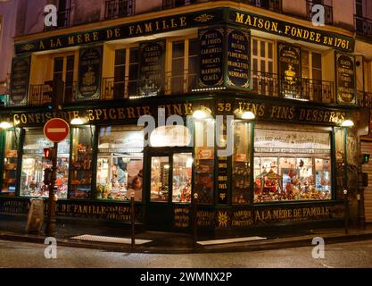 A la Mere de famille est la plus ancienne chocolaterie de Paris.Le magasin a ouvert ses portes en 1761 dans la rue Faubourg Montmartre. Banque D'Images