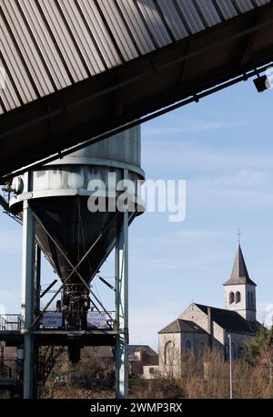 Antoing, Belgique. 27 février 2024. Visite de presse de la cimenterie Heidelberg Materials à Antoing, mardi 27 février 2024. Avec le projet Anthemis, l’usine a l’intention d’équiper son four d’une installation de captage du carbone, dans le but d’atteindre le bilan carbone net zéro. BELGA PHOTO BENOIT DOPPAGNE crédit : Belga News Agency/Alamy Live News Banque D'Images