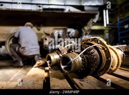 OLOMOUCKA - un ancien char T-72 est en cours de rénovation à l'usine d'armement de l'armée Excalibur. Les chars sont modernisés en partie avec de l'argent néerlandais et sont livrés à l'Ukraine, qui les utilise dans la lutte contre la Russie. ANP SEM VAN DER WAL netherlands Out - belgique Out Banque D'Images