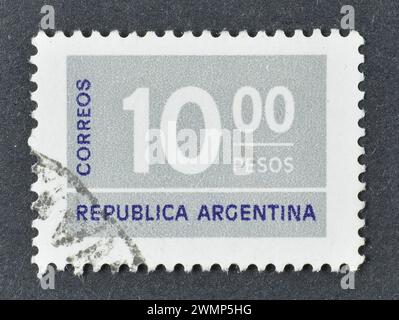 Timbre-poste oblitéré imprimé par l'Argentine, qui montre Agriculture, surimprimé, vers 1976. Banque D'Images