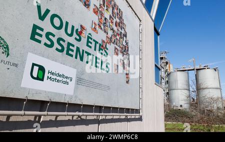 Antoing, Belgique. 27 février 2024. L'illustration montre Heidelberg Materials lors d'une visite de presse à la cimenterie Heidelberg Materials à Antoing, mardi 27 février 2024. Avec le projet Anthemis, l’usine a l’intention d’équiper son four d’une installation de captage du carbone, dans le but d’atteindre le bilan carbone net zéro. BELGA PHOTO BENOIT DOPPAGNE crédit : Belga News Agency/Alamy Live News Banque D'Images