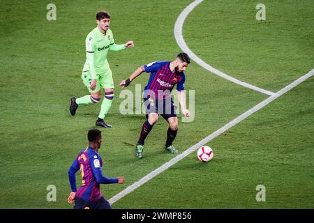 LUIS SUAREZ, BARCELONA FC, 2019 : Luis Suarez tire pour le but sous pression. Dernier match de la saison de Liga 2018-19 en Espagne entre Barcelone FC et Levante au Camp Nou, Barcelone, le 27 avril 2019. Le Barça a remporté le match 1-0 avec un but Messi en seconde mi-temps pour décrocher consécutivement des titres de la Liga et leur huitième en 11 ans. Banque D'Images