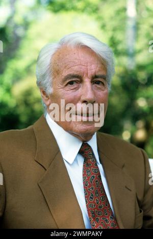 Schauspieler Johannes Heesters beim Fototermin der ZDF-Serie Zwei Münchner à Hambourg Arbeitstitel Zwei Bayern à Hambourg im Mai1988 à Hambourg *** L'acteur Johannes Heesters à la séance photo de la série ZDF Zwei Münchner à Hambourg titre de travail Zwei Bayern à Hambourg en mai 1988 à Hambourg Banque D'Images