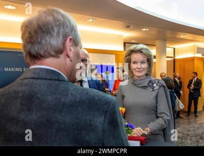 La Haye, Niederlande. 27 février 2024. La Reine Mathilde de Belgique à Europol à la Haye, le 27 février 2024, pour une visite . Europol est l'agence de police européenne qui aide les États membres de l'Union européenne à prévenir et à combattre toutes les formes graves de criminalité organisée et internationale, de cybercriminalité et de terrorisme crédit : Albert Nieboer/Netherlands OUT/point de vue OUT/dpa/Alamy Live News Banque D'Images