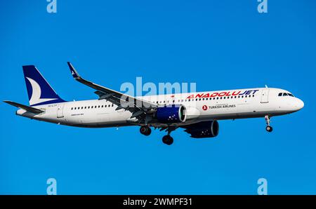 Anadolujet Ein Airbus A321-271NX von Anadolujet befindet sich im Landeanflug auf den Flughafen Zürich. Enregistrement das Airbus A321neo TC-LTT. Zürich, Schweiz, 14.01.2024 *** Anadolujet un Airbus A321 271NX d'Anadolujet approche de l'aéroport de Zurich immatriculation L'Airbus A321neo TC LTT Zurich, Suisse, 14 01 2024 Banque D'Images