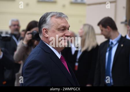 Prague, République tchèque. 27 février 2024. Le premier ministre hongrois Viktor Orban vu avant le sommet du Groupe de Visegrad (V4) à Prague. Les premiers ministres de la République tchèque, de la Slovaquie, de la Pologne et de la Hongrie se réunissent au sommet du Groupe de Visegrad (V4). Les principaux sujets abordés lors du sommet sont la sécurité énergétique, l'agenda stratégique de l'Union européenne, le soutien à l'Ukraine lors de l'invasion russe. Le groupe Visegrad (V4) a été créé en 1991 et se compose de 4 pays d'Europe centrale : la république tchèque, la Slovaquie, la Hongrie et la Pologne. Crédit : SOPA images Limited/Alamy Live News Banque D'Images